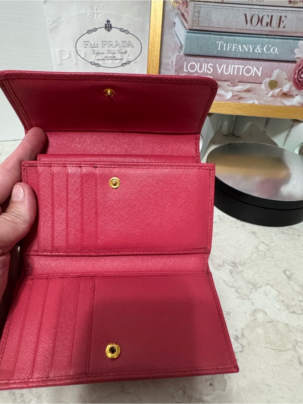 Prada Women’s Pink Saffiano wallet - Picture 6 of 9